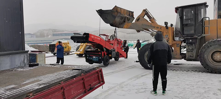 60型輪胎式扒渣機(jī).jpg 60型輪胎式扒渣機(jī).jpg